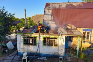 На Київщині у будинку стався вибух, троє людей з опіками в реанімації