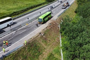 В Італії пасажирський автобус з’їхав у прірву - один загиблий, 14 травмованих