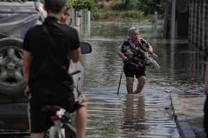 Cherson: Straßen werden überflutet