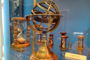 У Житомирі експонують старовинні прилади та раритетні глобуси