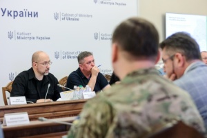 Шмигаль доручив модернізувати інфраструктуру для вантажних перевезень на кордоні з Румунією
