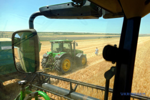 Ukraińscy rolnicy zebrali już prawie 30 mln ton zboża z nowego plonu