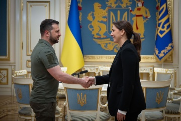 Selenskyj trifft sich mit Ministerin der VAE 