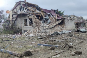 In Region Cherson treffen Russen ein Wohnhaus mit Fliegerbomben