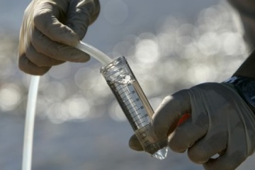 Oil products found in two rivers in Kherson region