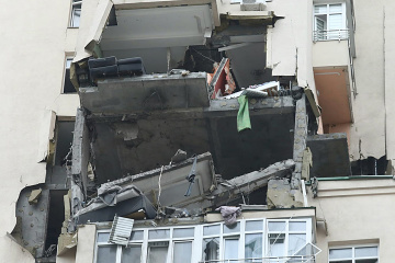 Frappe de missile russe sur Kyiv : trois morts et huit blessés par les débris
