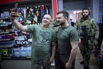 Zelensky talks to military at filling station in Donetsk region