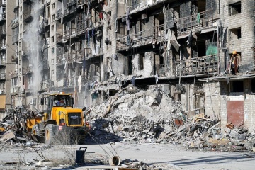 ロシア占領政権、ウクライナ東部マリウポリの集合住宅解体を継続
