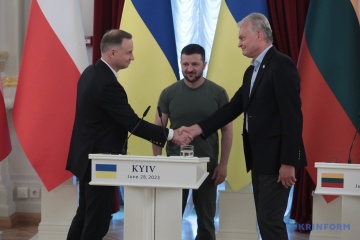 Le président ukrainien a accueilli ses homologues polonais et lituanien à Kyiv