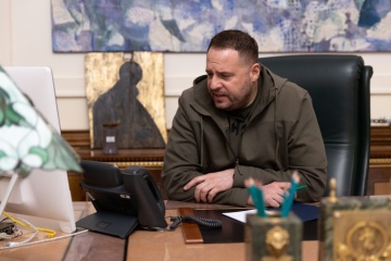Jermak und Sullivan erörtern Situation an der Front und Waffenlieferungen an Ukraine 