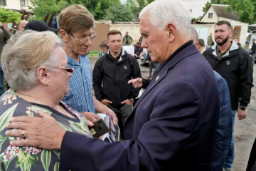 Mike Pence trifft zu einem unangekündigten Besuch in der Ukraine ein