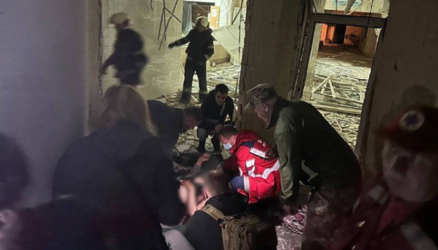 Кількість жертв унаслідок атаки на Київ зросла, серед них діти - КМВА