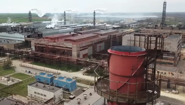 Russen verminen Gelände des Chemiewerks „Titan“