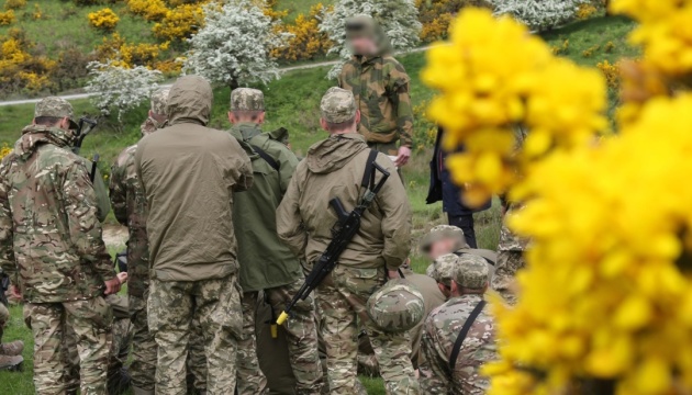 Інструктори з Норвегії вчать українських військових безпечному подоланню мінних загороджень