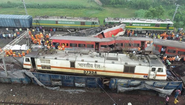 В Індії кількість загиблих унаслідок залізничної аварії зросла до 288