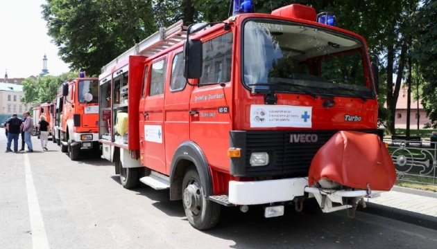 На Львівщину прибули чотири пожежні автомобілі від німецьких благодійників