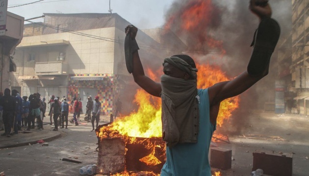 У Сенегалі нові сутички між опозицією та поліцією: кількість жертв зросла до десяти