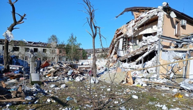 Із-під завалів будинку на Дніпропетровщині дістали тіло дівчинки