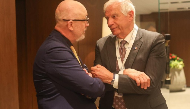 Borrell se reúne con Reznikov al margen del Diálogo de Shangri-La en Singapur