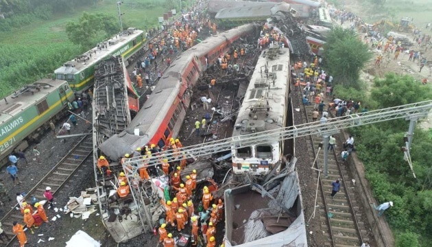 Кількість загиблих унаслідок залізничної аварії в Індії перевищила 300 осіб