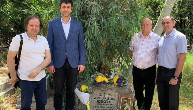 Українські дипломати вшанували пам’ять похованого в Тегерані архітектора Городецького