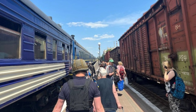 Les autorités ukrainiennes prévoient d’évacuer 12 000 habitants du district de Koupiansk à cause des frappes russes 