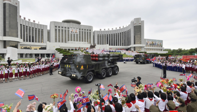 У Північній Кореї дитяча організація подарувала армії РСЗВ