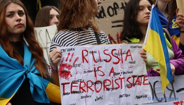 «Підрив ГЕС – воєнний злочин»: у Києві на акції протесту вимагали вигнати Росію з ООН