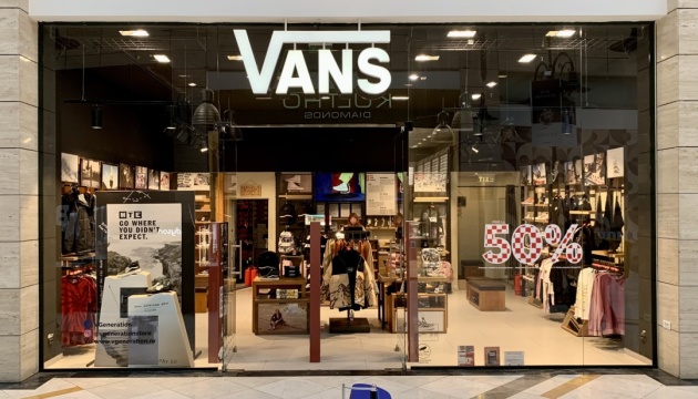Власник брендів Vans, The North Face, Timberland закриває магазини в Росії - ЗМІ