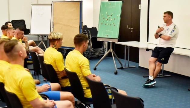 Збірна України з футболу провела перше заняття з Ребровим