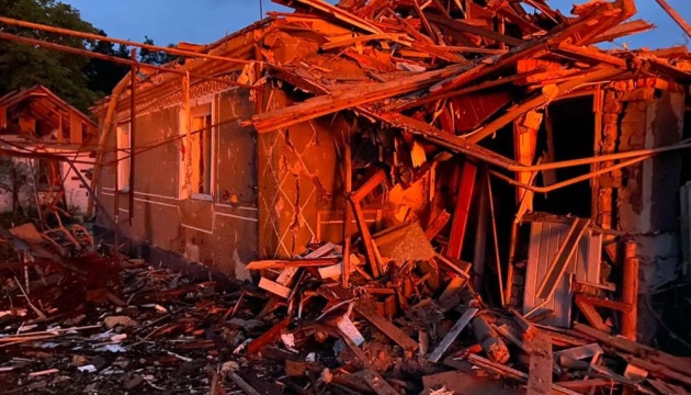 У Звягелі від уламків російських ракет зруйновані та пошкоджені десятки будинків