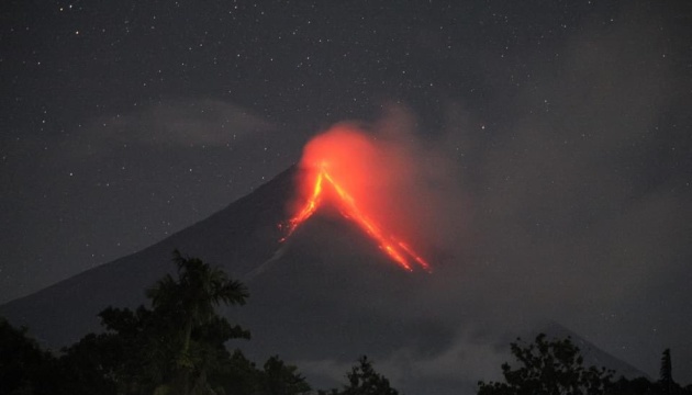 На Філіппінах евакуюють 10 000 людей, які живуть біля вулкана Майон