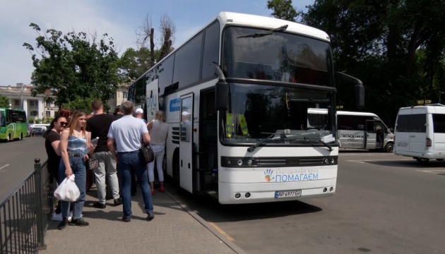 До Одеси прибули евакуаційні автобуси з Херсонщини