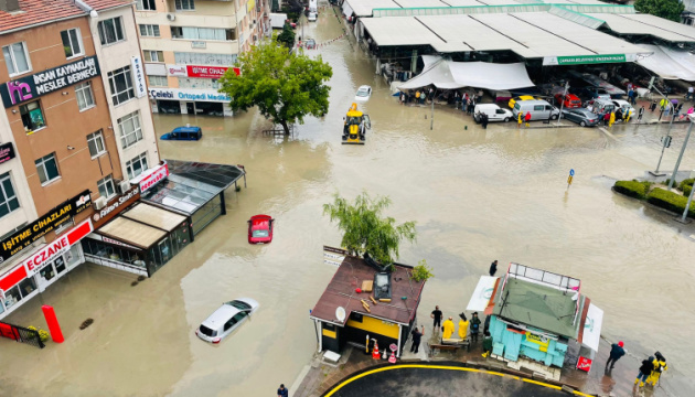 Потужні зливи спричинили затоплення в Анкарі
