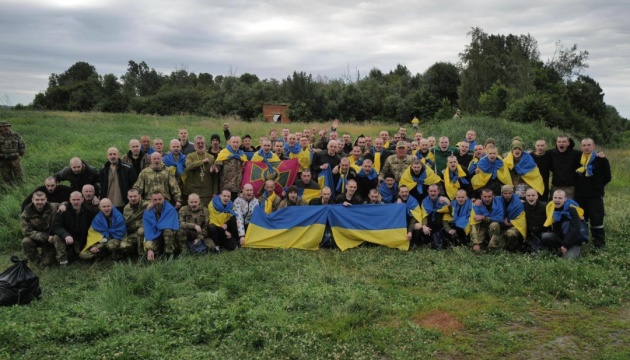 捕虜交換で９５名のウクライナ軍人解放