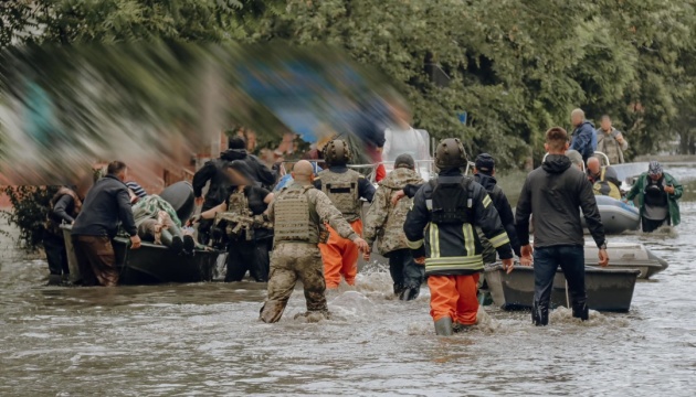 水没地域から避難させられたウクライナ南部住民約４０００人＝ゼレンシキー宇大統領