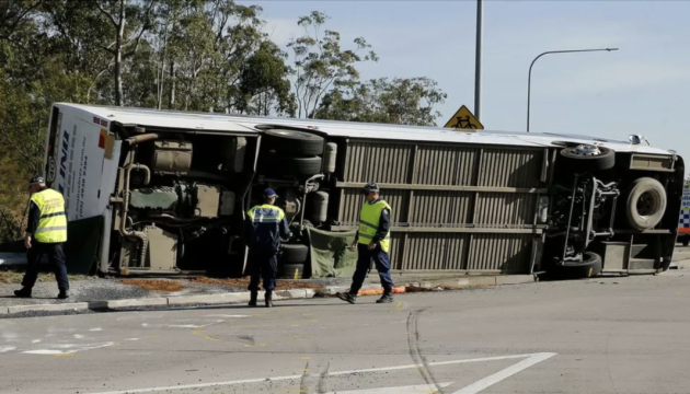 В Австралії перекинувся весільний автобус, щонайменше 10 загиблих