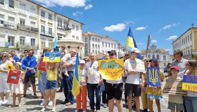У пʼяти містах Португалії вимагали покарати Росію за екоцид в Україні