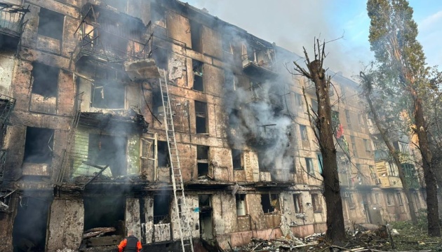 Wohnhaus getroffen: Drei Tote und Dutzende Verletzte bei Angriff auf Krywyj Rih