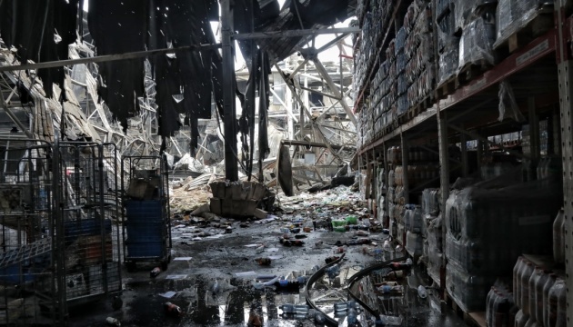 Ракетний удар по Одесі: четверо працівників зруйнованого підприємства - у критичному стані