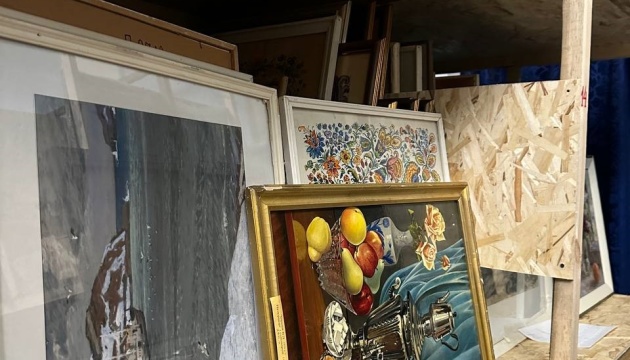 Херсонські музейники ідентифікували ще три картини, вкрадені росіянами