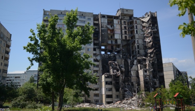 У Харкові демонтують частину найбільш зруйнованого будинку на Північній Салтівці