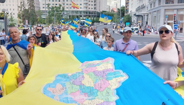 У Мадриді провели мітинг через підрив росіянами дамби Каховської ГЕС