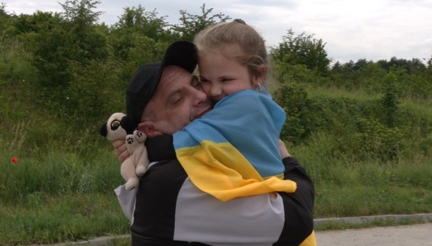 Політв’язень Кремля Захтей повернувся в Україну