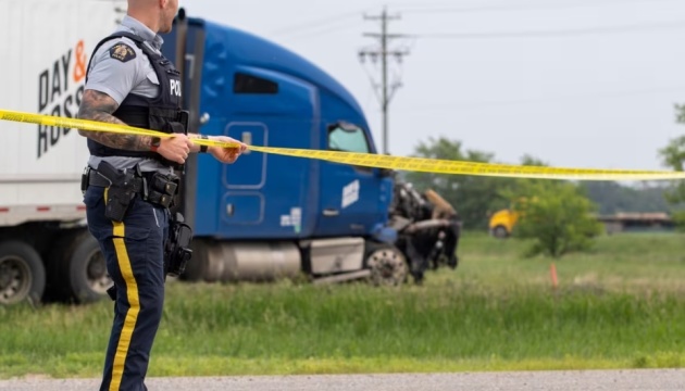 Автобус зіштовхнувся із вантажівкою у Канаді: 15 загиблих