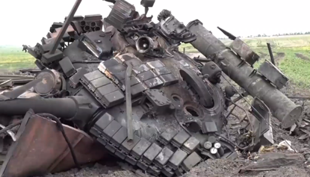 Міноборони РФ видало власний спалений танк за український
