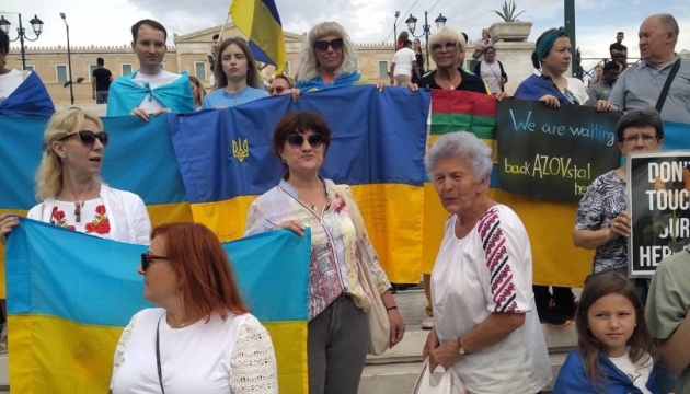 Українці провели мітинг в Афінах через підрив росіянами Каховської ГЕС