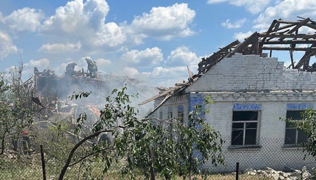 На Київщині внаслідок падіння уламків ракет зруйновані три та пошкоджені 15 будинків