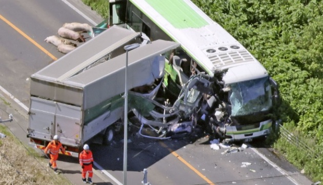 В Японії вантажівка зіткнулася з автобусом, п’ятеро загиблих