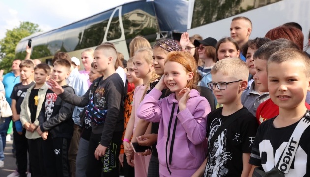 Діти захисників із Вінниччини поїхали на відпочинок до Польщі – Борзов